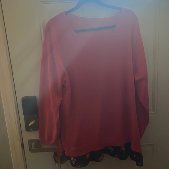 Coral sweater with floral trim - Picture 1 of 6